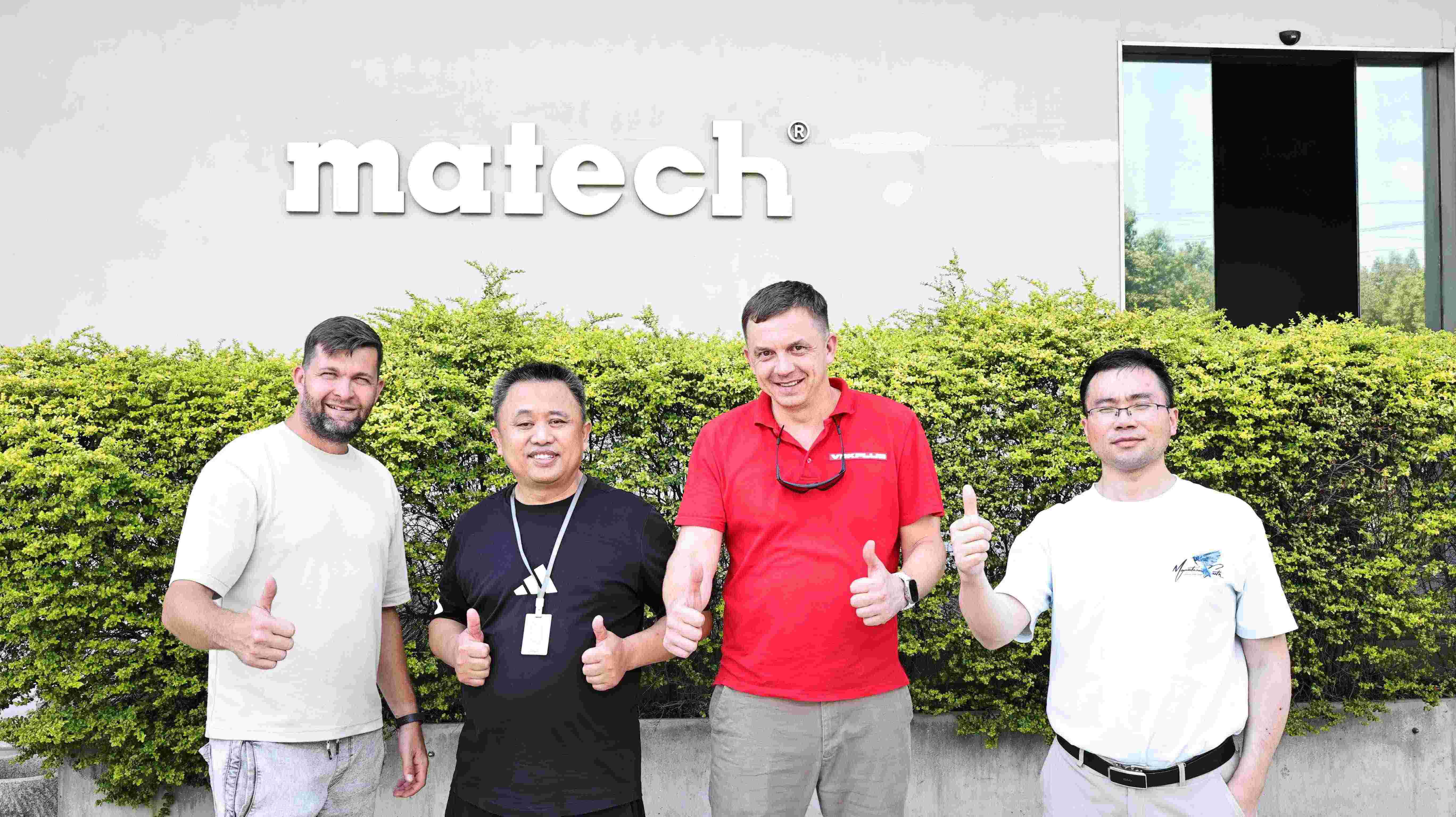 俄羅斯高端電氣服務(wù)商VDKplus公司蒞臨我司參觀考察，深度交流共探高端配電合作新機(jī)遇。